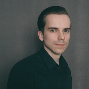 &nbsp;Добрый день, меня зовут Илья, я помогу вам определиться с покрытием для теннисного корта